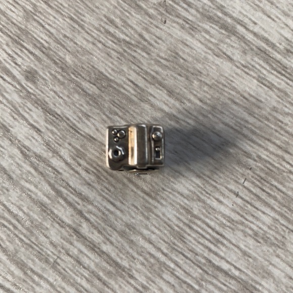 Pandora Camera Charm - Picture 2 of 6